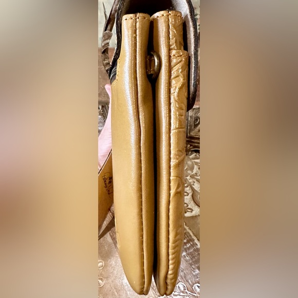 NWT Patricia Nash “Balluri” Medium Crossbody in Biscuit w/ extra shoulder strap. - Picture 12 of 16